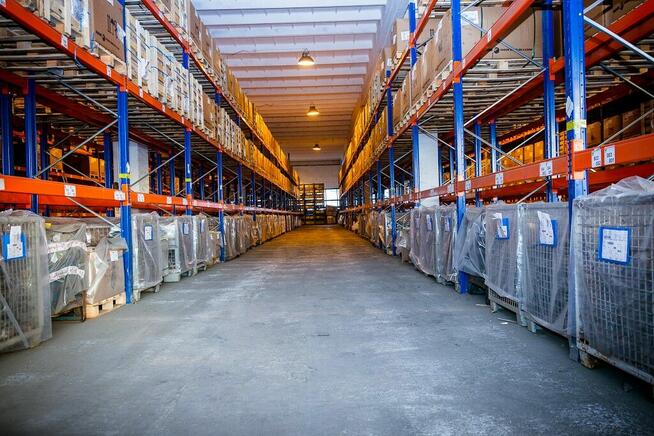 Wynajem magazynu 8 000 m² w Częstochowie | 9 000 miejsc pal.