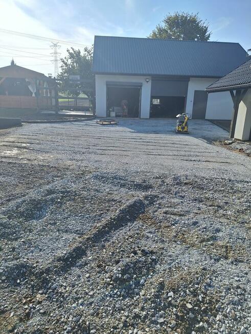 Układanie kostki brukowej płyt ażurowych utwardzanie terenu