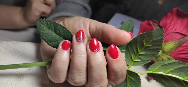 Zapraszam na paznokcie hybrydowe i żelowe