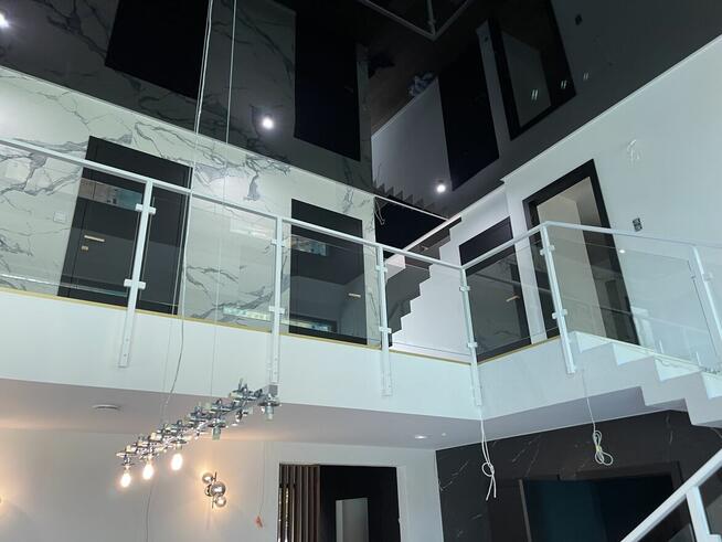 Balustrady ze stali nierdzewnej i czarnej stali