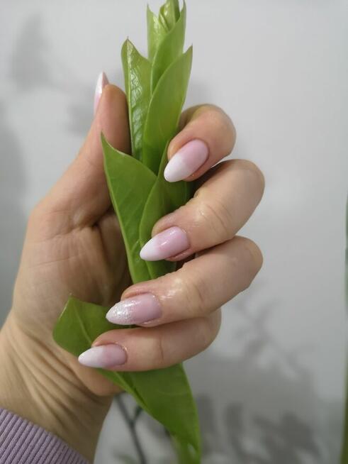 Zapraszam na paznokcie hybrydowe i żelowe