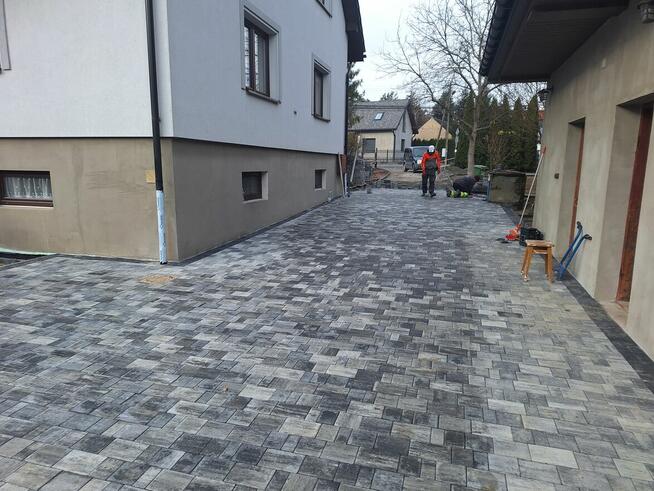 Brukarstwo kostka brukowa chodniki parkingi drogi ogrodzenia