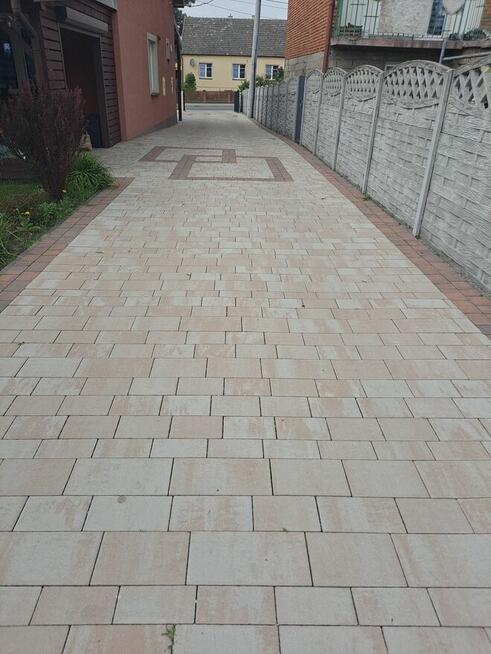 Układanie kostki brukowej płyt ażurowych utwardzanie terenu