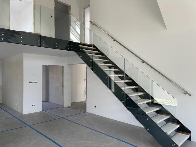 Balustrady ze stali nierdzewnej i czarnej stali