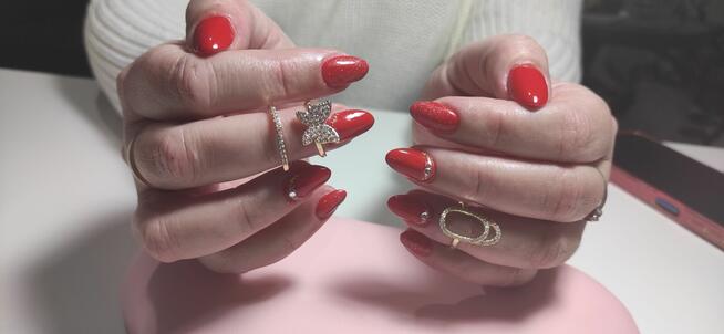 Zapraszam na paznokcie hybrydowe i żelowe