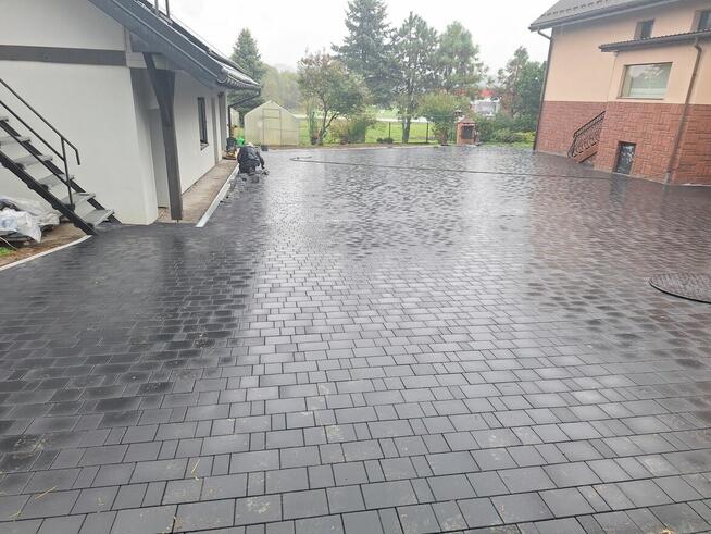 Układanie kostki brukowej płyt ażurowych utwardzanie terenu