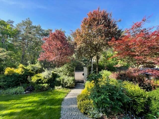 Dom Warszawa Wesoła, Zielona