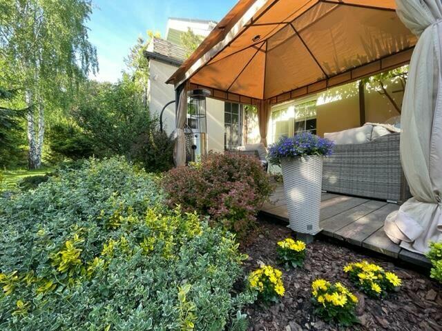 Dom Warszawa Wesoła, Zielona