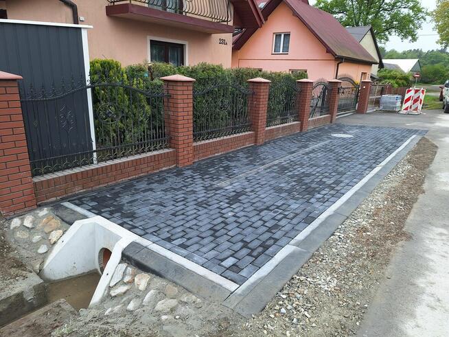 Układanie kostki brukowej płyt ażurowych utwardzanie terenu