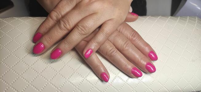 Zapraszam na paznokcie hybrydowe i żelowe