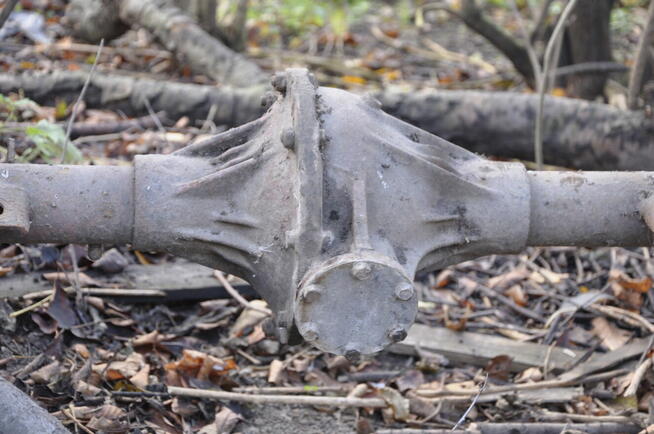 Tylny most wraz z felgami do przyczepki