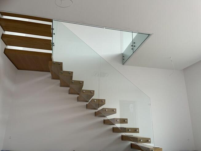 Balustrady ze stali nierdzewnej i czarnej stali