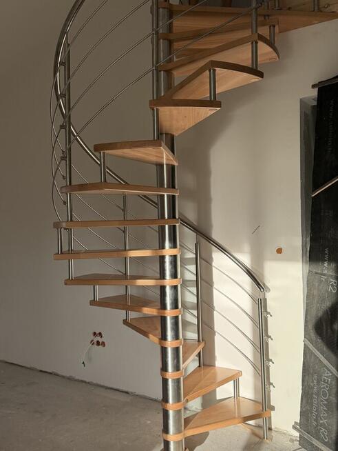 Balustrady ze stali nierdzewnej i czarnej stali