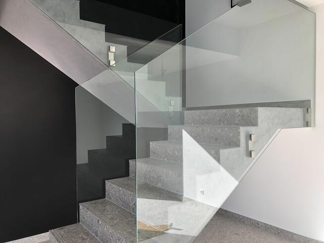 Balustrady ze stali nierdzewnej i czarnej stali