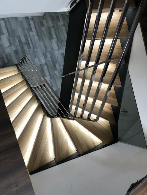 Balustrady ze stali nierdzewnej i czarnej stali