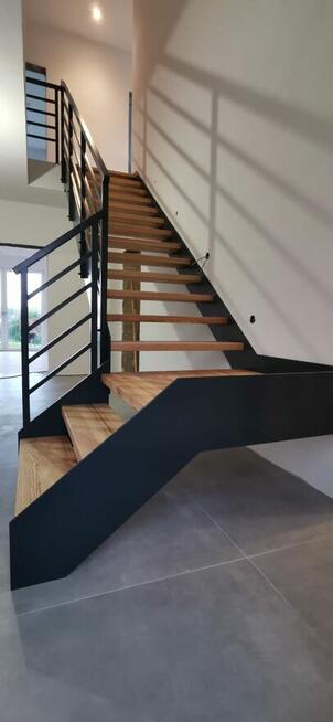 Balustrady ze stali nierdzewnej i czarnej stali