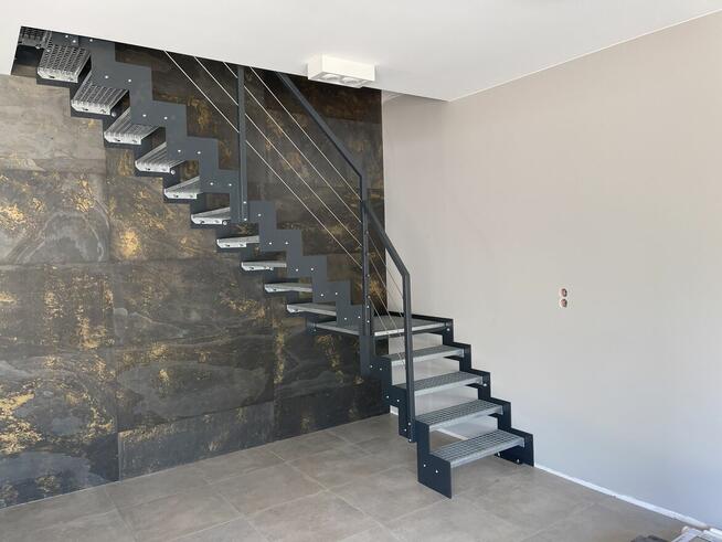 Balustrady ze stali nierdzewnej i czarnej stali