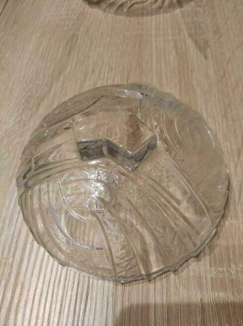 szklany pojemnik z pokrywką