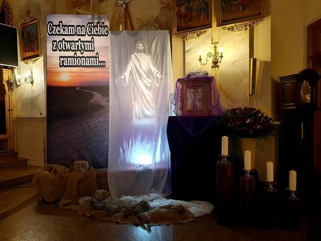 Pan Jezus z otwartymi ramionami dekoracja wielkanoc ciemnica
