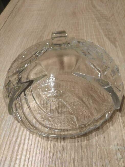 szklany pojemnik z pokrywką