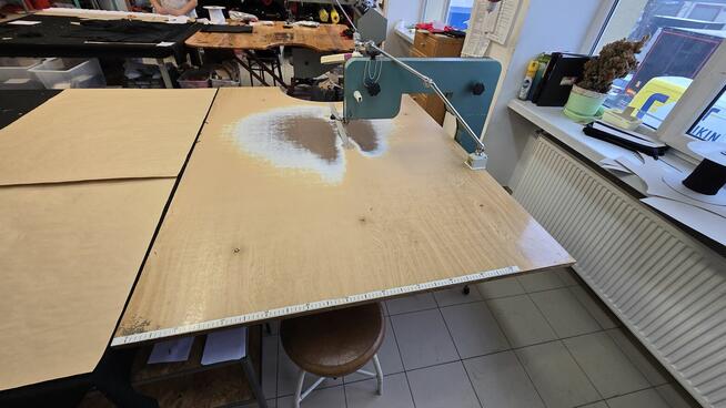 Stół z nożem taśmowym do tkanin RAK-180/T
