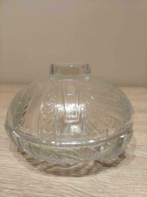 szklany pojemnik z pokrywką