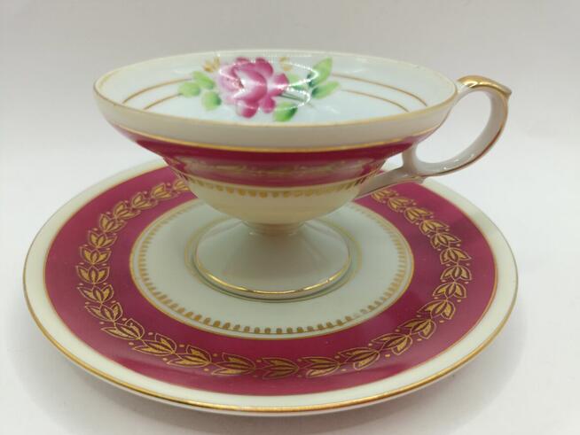 Filiżanka ze spodkiem na nóżce kremowa złocenie Albert