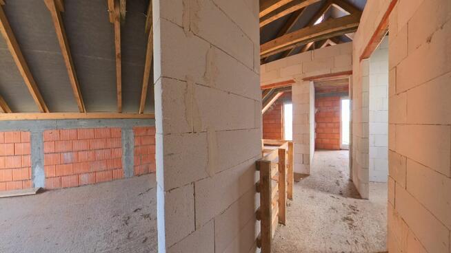 Dom w Stanie Surowym Zamknietym