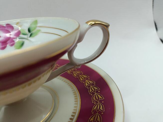 Filiżanka ze spodkiem na nóżce kremowa złocenie Albert