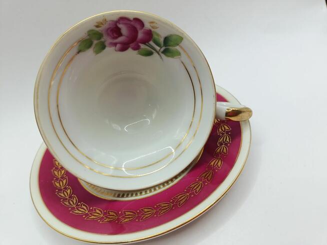 Filiżanka ze spodkiem na nóżce kremowa złocenie Albert