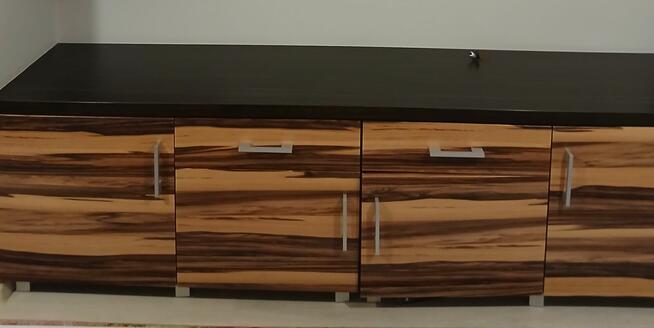 KOMODA I SZAFKI WISZĄCE