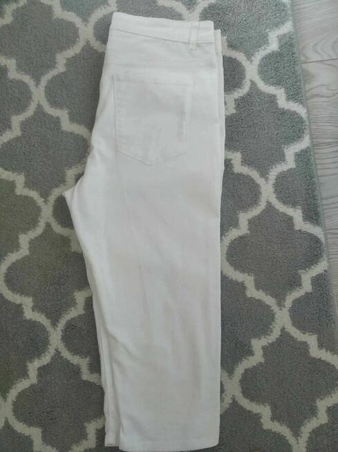 Białe spodnie damskie rybaczki