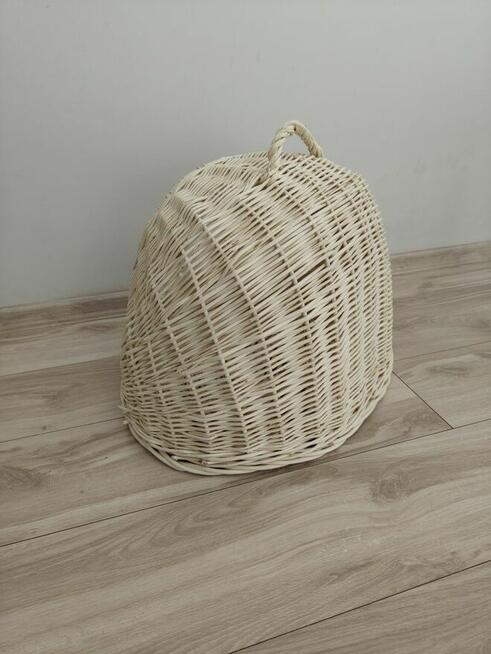 Domek wiklinowy dla kota