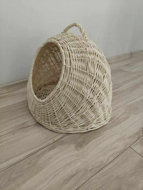 Domek wiklinowy dla kota