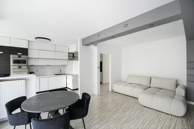 W pełni umeblowane | 3 pokoje | Garaż | Metro