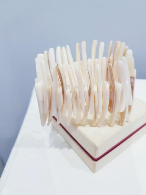 Beżowo-brązowa bransoletka z masy perłowej