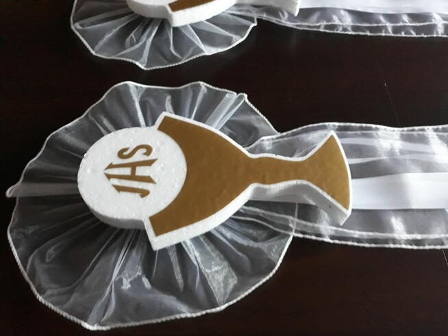 Biały kielich dekoracja Pierwsza Komunia