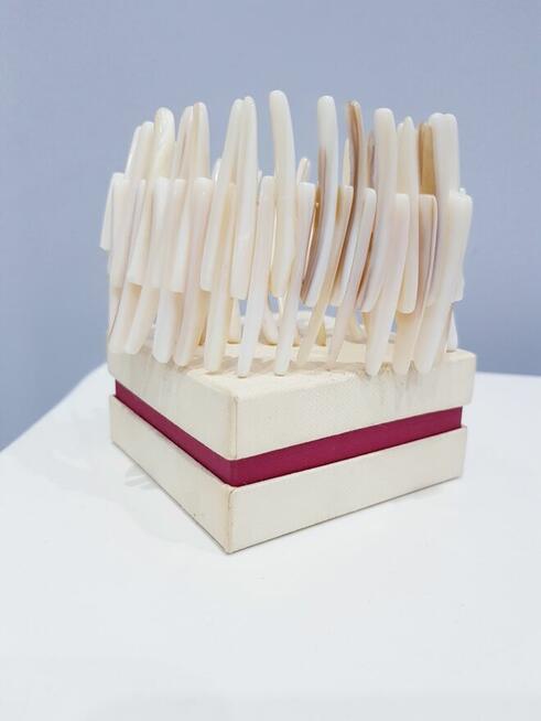 Beżowo-brązowa bransoletka z masy perłowej