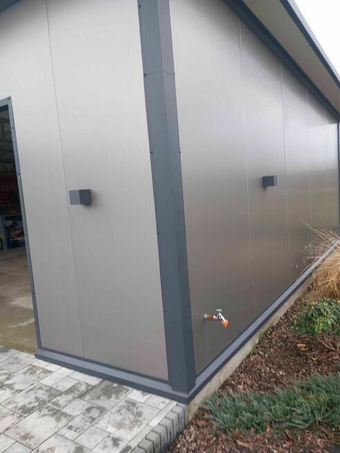 Garaz z plyty warstwowej