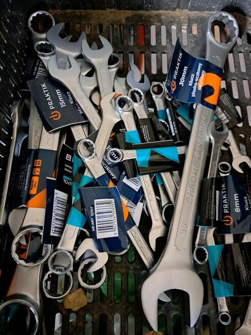 Śruby, nakrętki, pręty gwintowane , wkręty, tarcze i inne FA