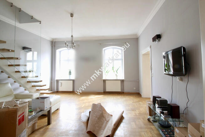 ATRAKCYJNE 220 m2 BIURO W ŚCISŁYM CENTRUM METRO !