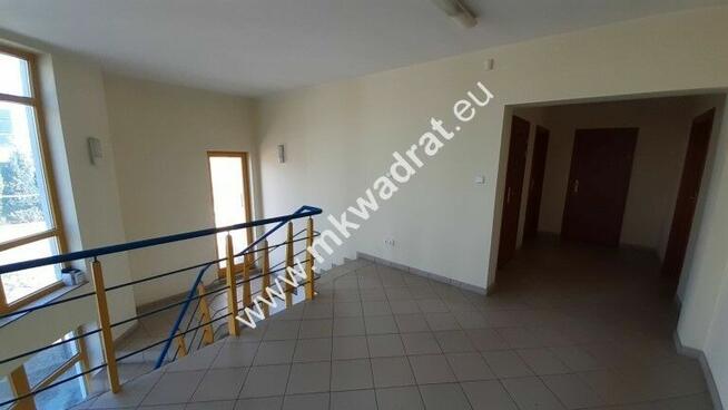 Biuro i hala w super lokalizacji.