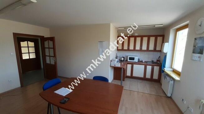 Biuro i hala w super lokalizacji.