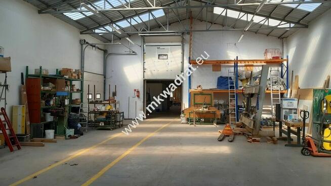 Biuro i hala w super lokalizacji.