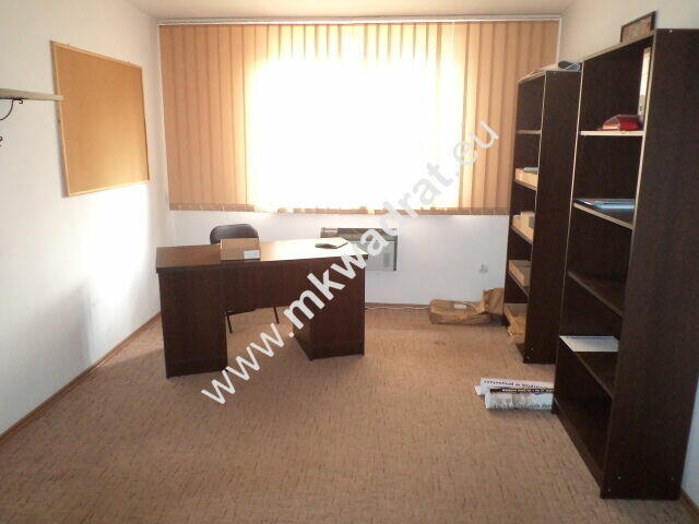 Do wynajęcia magazyn+biuro o łącznej pow.500 m2