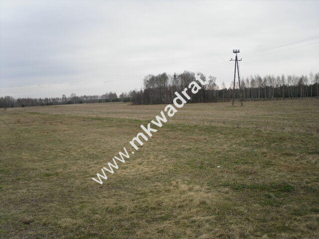 Piękna działka położona przy drodze asfaltowej.
