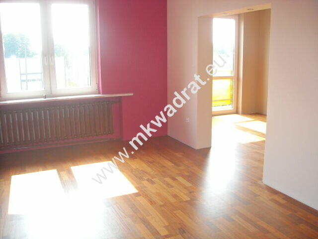 Funkcjonalny dom z lokalem użytkowym.