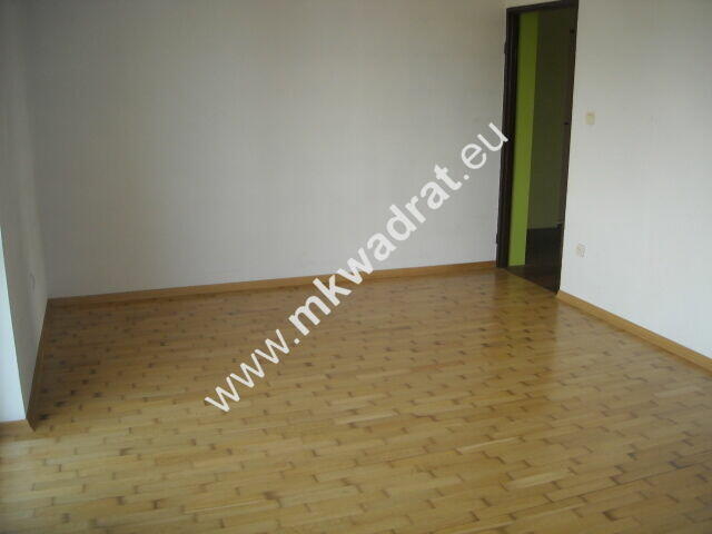 Funkcjonalny dom z lokalem użytkowym.