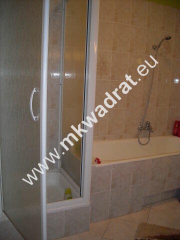 Funkcjonalny dom z lokalem użytkowym.