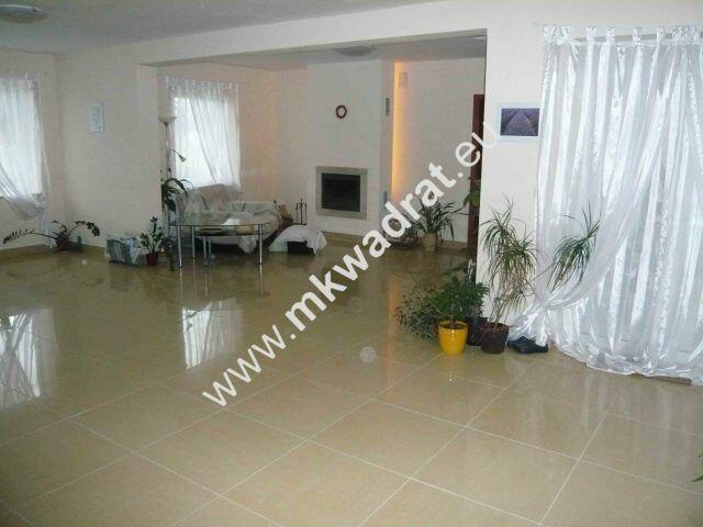 Dom parterowy z poddaszem do zaadaptowania